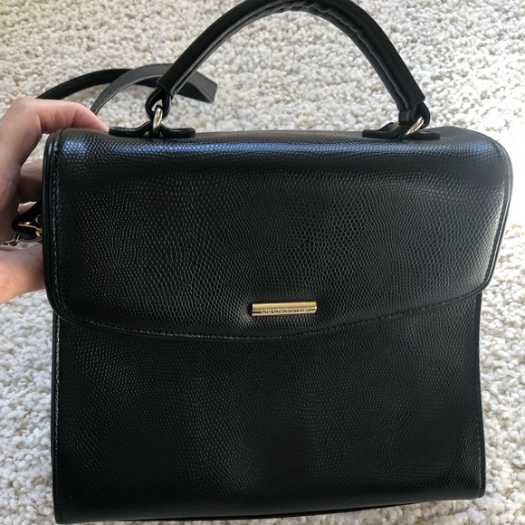 Liz Claiborne black handbag (cross body or satchel) - Picture 2 of 4